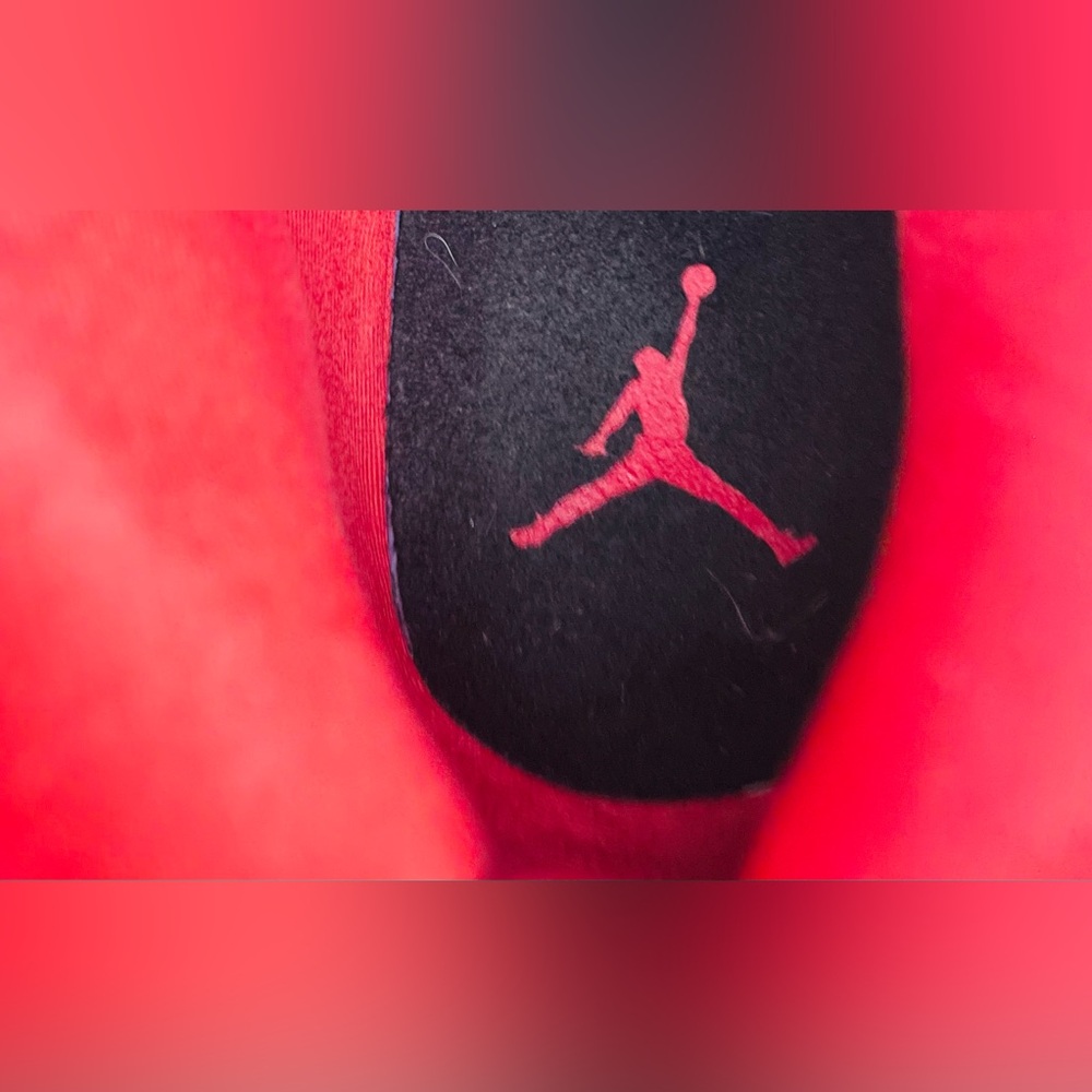 NIKE Air Jordan Dub Zero “Varsity Red”
9.5M-11W
$79 - Picture 14 of 16